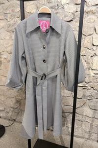 ABSURD BY OFFPLAN Mantel Minikaro mit besonderen Schnittdetails